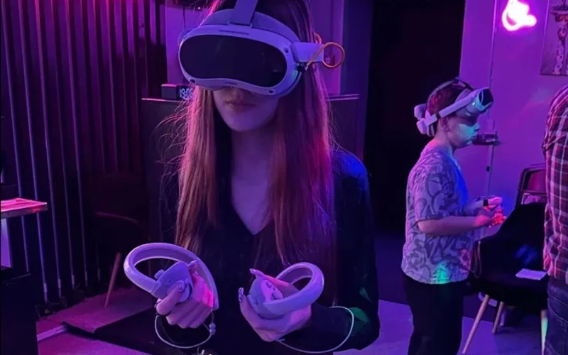 Зона VR-очков в клубе VR Lounge Кольчугино