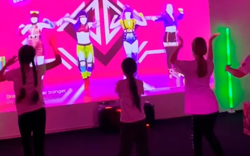 Зона Xbox с Kinect в VR Lounge